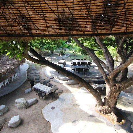 นายดี สคัลป์เจอร์ ฮัต แอท วิก หัวหิน Hotel ภายนอก รูปภาพ