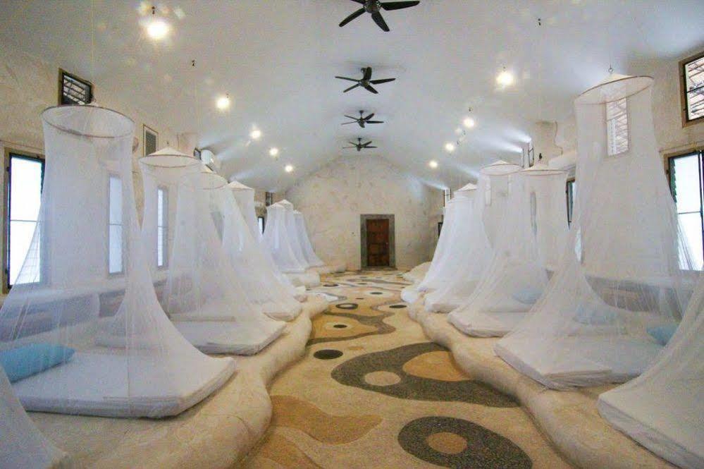 นายดี สคัลป์เจอร์ ฮัต แอท วิก หัวหิน Hotel ภายนอก รูปภาพ
